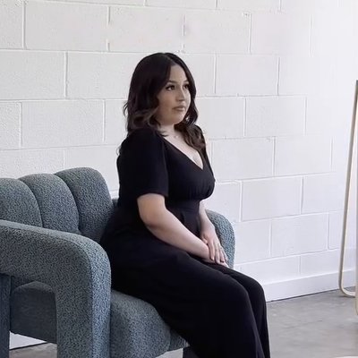 Elizabeth, cosmetologist