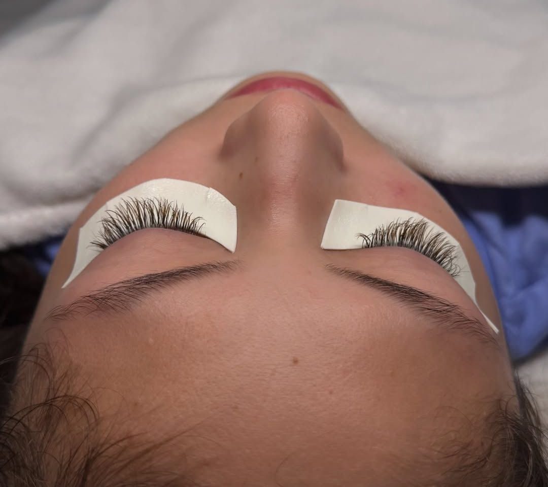 Lash set four weeks after the last appointment
