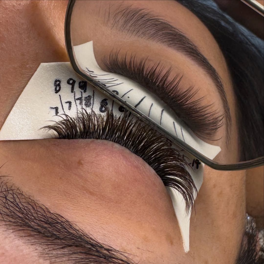 Lash mapping, seen in the mirror